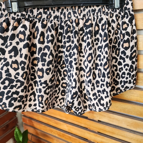 FINDERS KEEPERS shorts leopard animal print size 6/8 - Picture 3 of 6